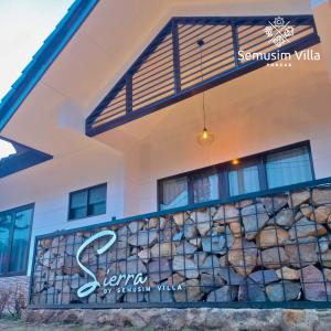 Φωτογραφία από το άλμπουμ του Sierra by Semusim Villa σε Cianjur