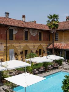 Bazén v ubytování Al Castello Resort nebo v jeho okolí