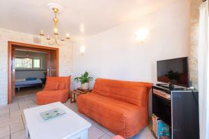 TV a/nebo společenská místnost v ubytování 2 PIECEs BALCON VUE IMPRENABLE MER---VILLE---MONTAGNE