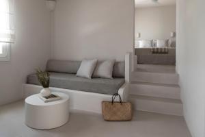 Гостиная зона в Om Living Milos
