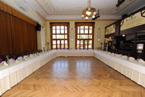 Restaurace v ubytování Hotel U Zeleneho stromu