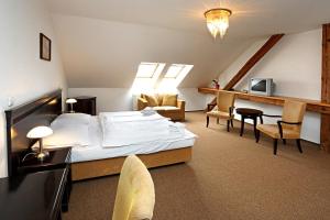 Postel nebo postele na pokoji v ubytování Hotel U Zeleneho stromu