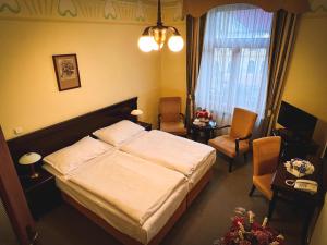 Postel nebo postele na pokoji v ubytování Hotel U Zeleneho stromu