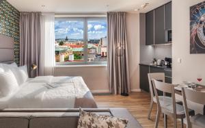 Posteľ alebo postele v izbe v ubytovaní VN17 Rooftop Suites by Adrez
