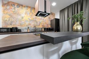 Kuchnia lub aneks kuchenny w obiekcie Villa Skyfall ZadarVillas