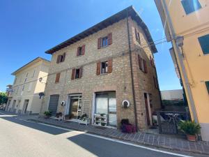 an old brick building on the side of a street at Appartamento Piazza Montese 2 in Montese
