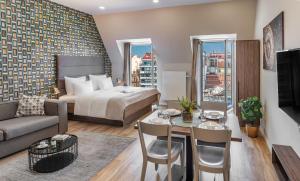 Posteľ alebo postele v izbe v ubytovaní VN17 Rooftop Suites by Adrez