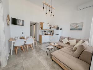 a living room with a couch and a table at Horizon 0 in Adamantas