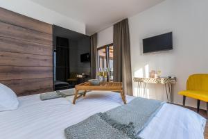 Łóżko lub łóżka w pokoju w obiekcie Villa Skyfall ZadarVillas