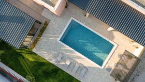Basen w obiekcie Villa Skyfall ZadarVillas lub w pobliżu