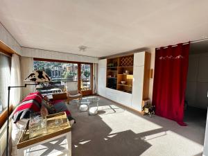 Зона вітальні в Appartement lumineux & central