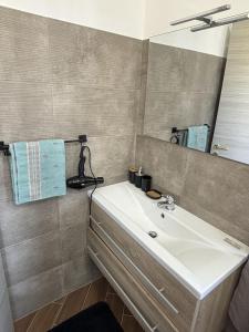 Foto dalla galleria di Villa Candida a Le Castella Altre 25 foto