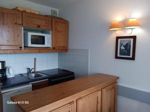 Η κουζίνα ή μικρή κουζίνα στο 2 pièces pour 5 pers, piscine, animaux admis, parking, proche télécabine - FR-1-411-320 +12 φωτογραφίες