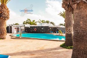 Bazén v ubytování Casita Luna VV Playa Bastian nebo v jeho okolí