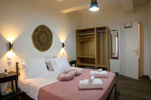 Postel nebo postele na pokoji v ubytování Kastella Bohemian Pied a Terre