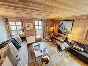 Khu vực ghế ngồi tại Chalet Cosy à Les Allues · Terrasse · Idéal Familles · Proche Pistes - FR-1-688-73