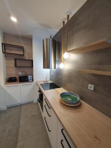 Η κουζίνα ή μικρή κουζίνα στο Apartament Modern Studio Skarbowa Free Parking