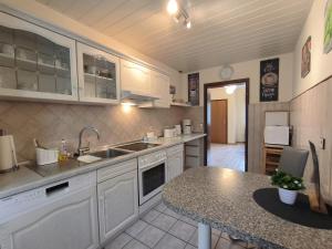 Gallery image of Ferienwohnung Kiara - mit Terrasse, 2 Schlafzimmern und einem großem Wohnzimmer in Handewitt +12 photos