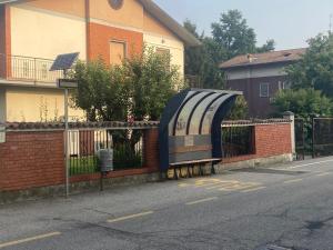a object on the side of a building next to a street at L' altro nido in San Genesio ed Uniti