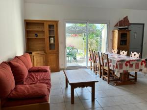a living room with a red couch and a table at 1002 - Maison 5p à 1km de la Plage des Vallées in Pléneuf-Val-André