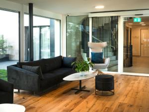 LMS - La Maison Suisse - Döttingen的休息区