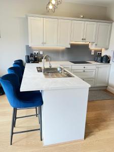 Cucina o angolo cottura di The Hive - Luxury Ensuite Room - Full Privacy as only room on the top floor!