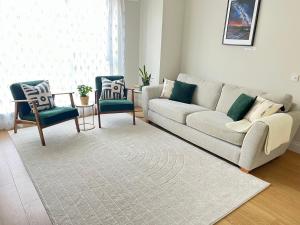 Area soggiorno di The Hive - Luxury Ensuite Room - Full Privacy as only room on the top floor!