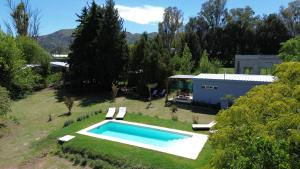 an aerial view of a house with a swimming pool at Entre Las Sierras Tiny House Cabañas in Villa Giardino
