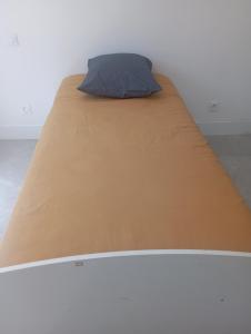 Ένα ή περισσότερα κρεβάτια σε δωμάτιο στο Chambre Simple & Spa & Piscine & plage