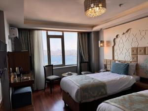 A bed or beds in a room at Grand Star Hotel Premium Még 37 kép