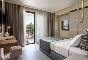 Postel nebo postele na pokoji v ubytování Endless Blue Luxury Suites + 37 fotografií