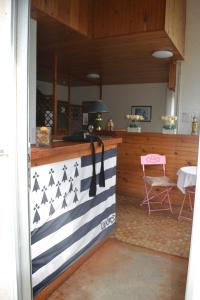 an american flag painted on the door of a restaurant at Les Fromentines in Saint-Pol-de-Léon