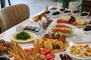 Photo de la galerie de l'établissement Lopera Beach Hotel, à Edremit