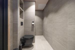 Bilik mandi di Mountain View Apartment - 102