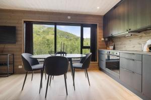 Dapur atau dapur kecil di Mountain View Apartment - 102