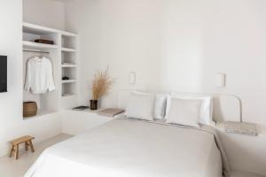 Кровать или кровати в номере Om Living Milos