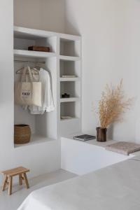 Кровать или кровати в номере Om Living Milos