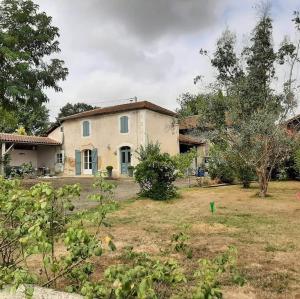 Κήπος έξω από το Maison Paradis Pr Enfants