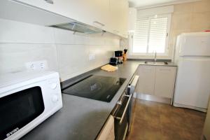 Kuchnia lub aneks kuchenny w obiekcie Xavier - oceanfront apartment with sea views in Calpe
