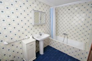 Łazienka w obiekcie Xavier - oceanfront apartment with sea views in Calpe