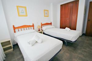 Łóżko lub łóżka w pokoju w obiekcie Xavier - oceanfront apartment with sea views in Calpe