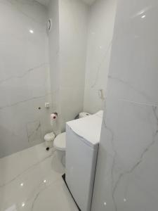 a white bathroom with a toilet and a shower at APPARTEMENT VUE MER 200 M DES PLAGES - DJUMBO in Sainte-Maxime