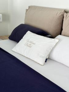 Postel nebo postele na pokoji v ubytování Ostriche & Champagne Room Green Coast Palase