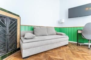 Et sittehjørne på Convenient 3-BR Shared Apt, 15 Min to Landstraße Hub