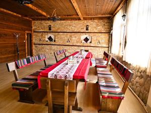 a long dining room with a long table and chairs at КЪЩА ЗА ГОСТИ ГРОШЪ in Dobrinishte