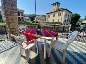a table with a colorful table cloth on a balcony at Villa Cuten in Calco