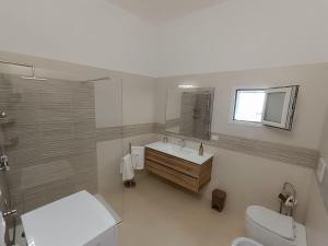 Un baño de La Terrazza, appartamento con terrazzo e solarium