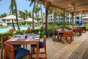 Bazén v ubytování Alexandra Resort - All Inclusive nebo v jeho okolí