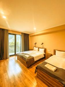 Rúm í herbergi á Hotel Gold Kazbegi