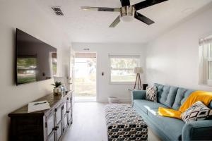 Predel za sedenje v nastanitvi Walk Everywhere! 1-bedroom Gem In Downtown Hub